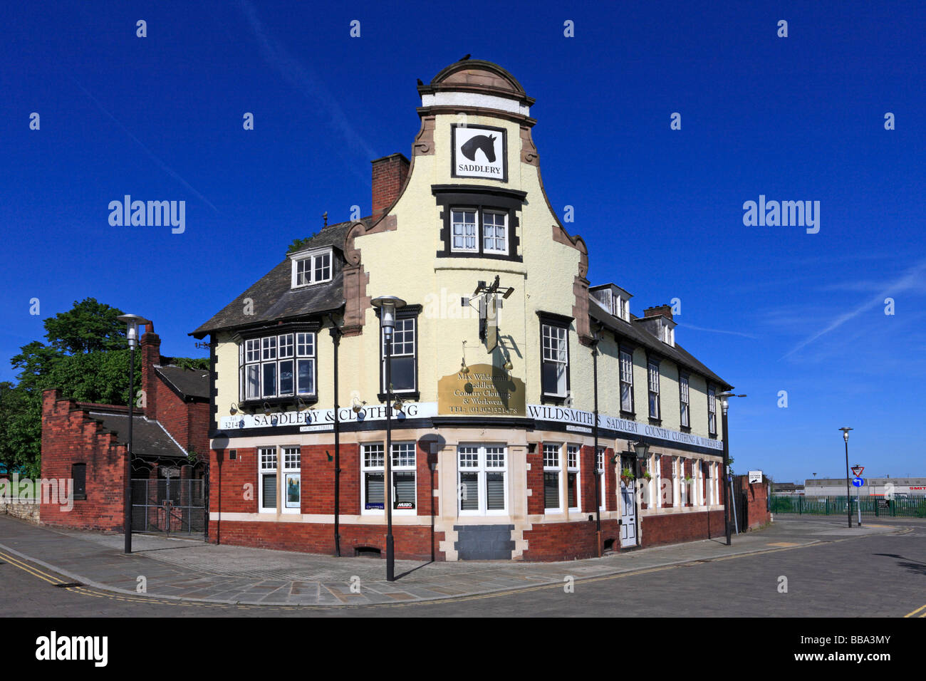 Sattlerei und Clouthing Outfitters, Doncaster, South Yorkshire, England, UK. Stockfoto
