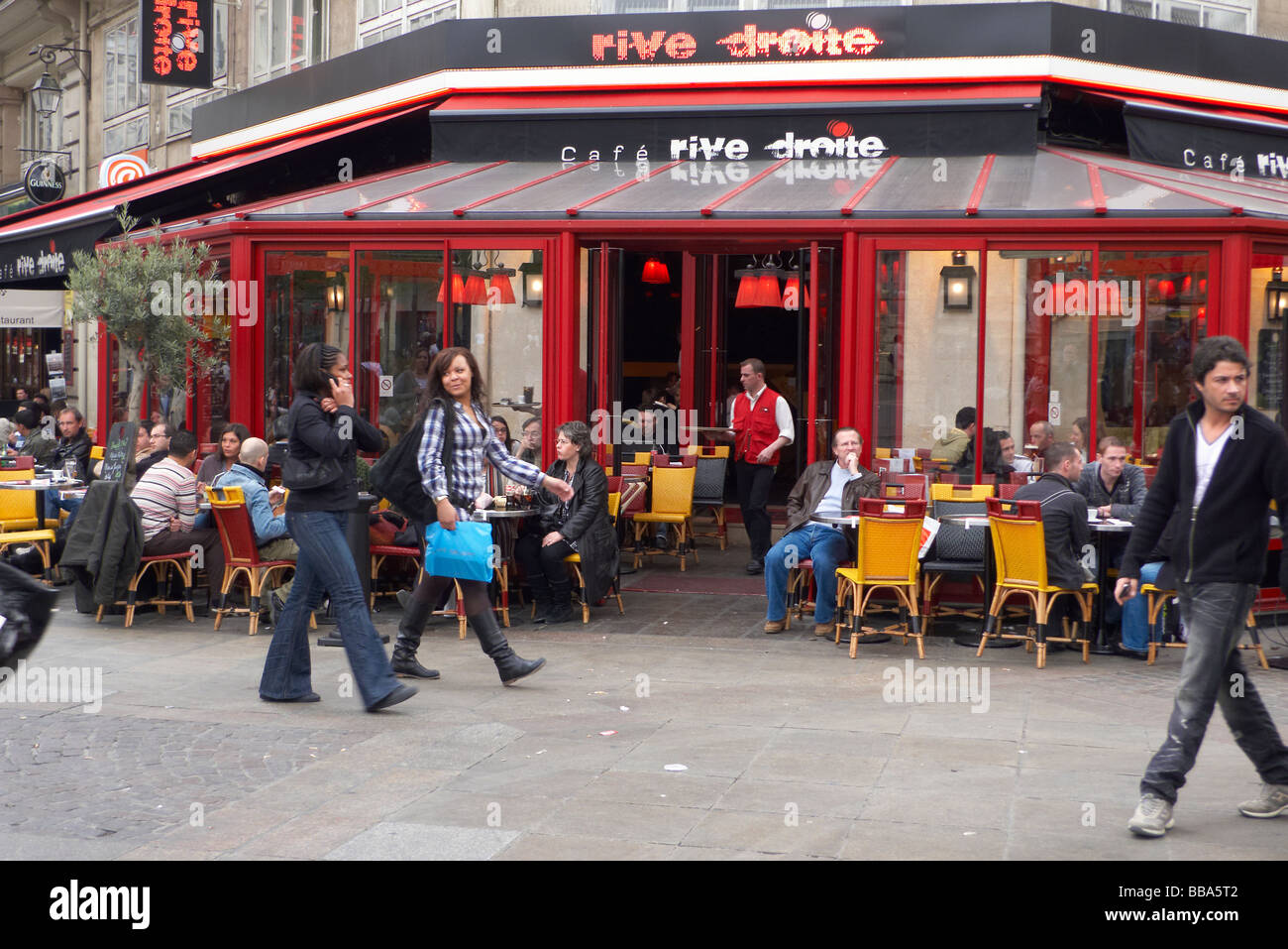 Cafe Leben in Paris Stockfoto
