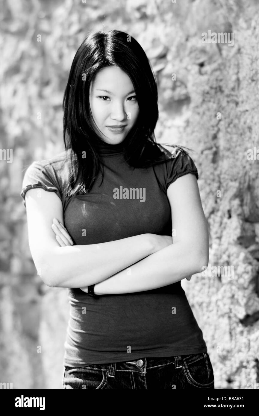 Junge Asiatin, schwarz / weiß Stockfoto