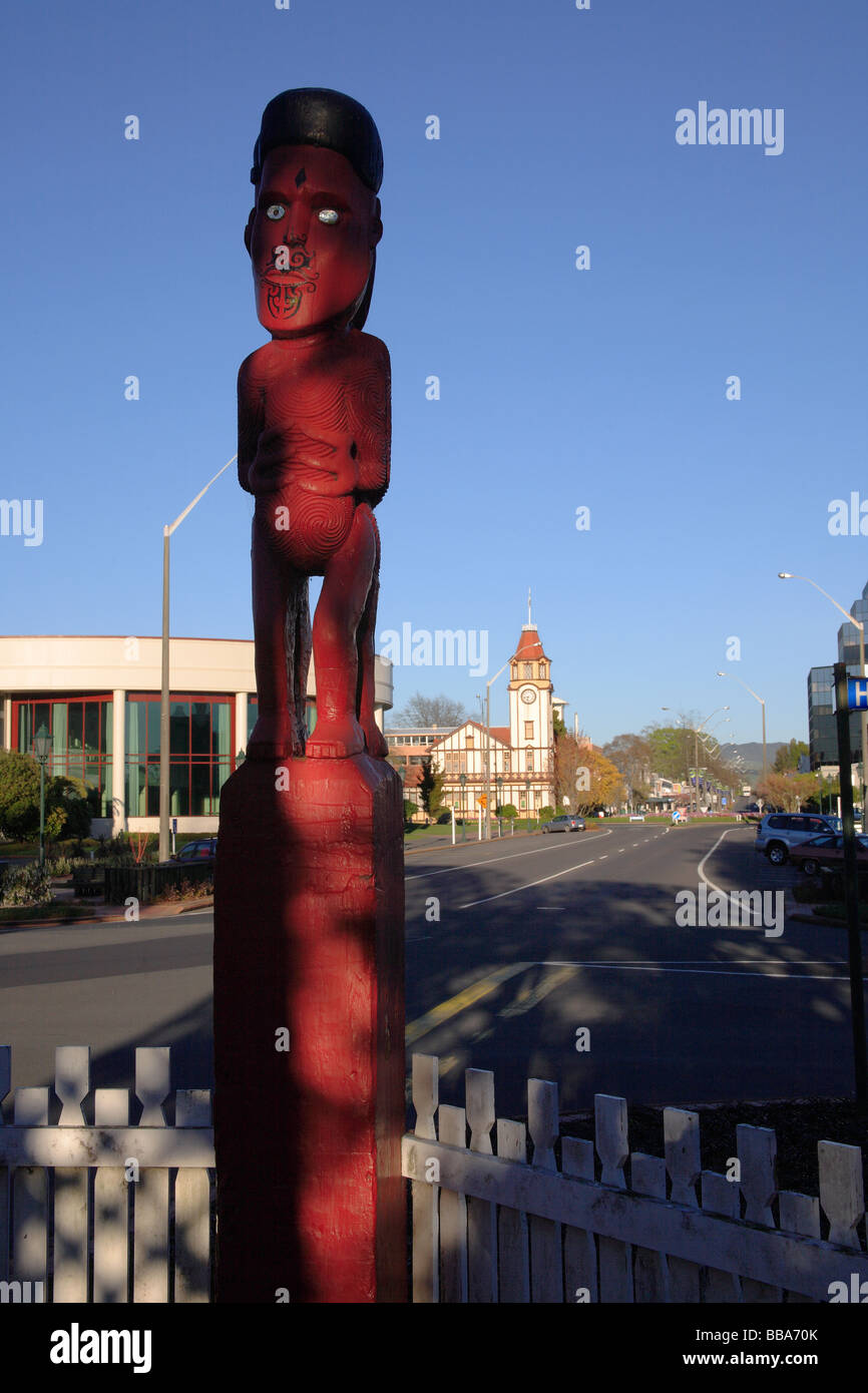 Maori-Schnitzereien, Rotorua, Neuseeland Stockfoto