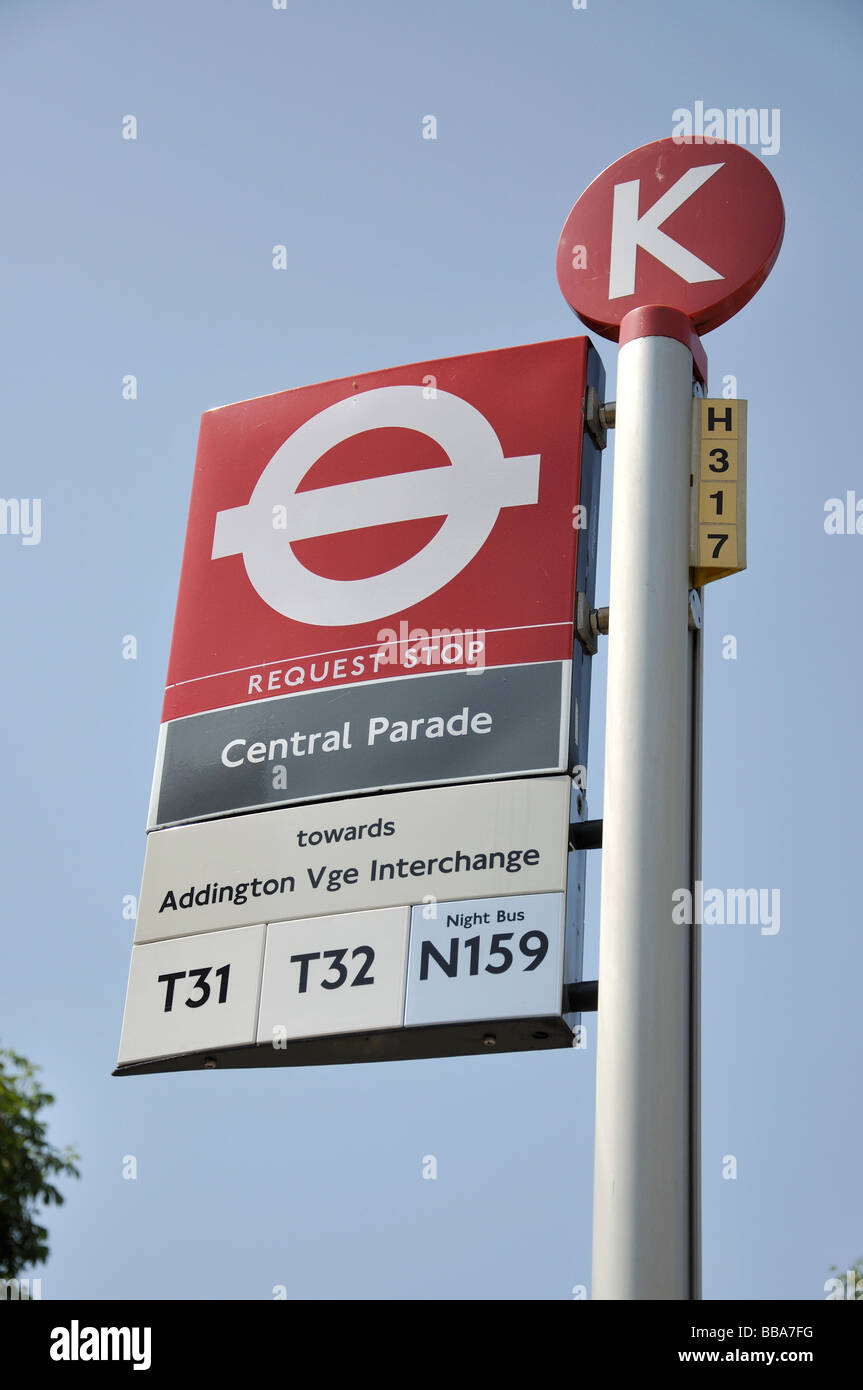 Fordern Sie Bushaltestelle Zeichen, neue Addington, Greater London, England, Vereinigtes Königreich Stockfoto