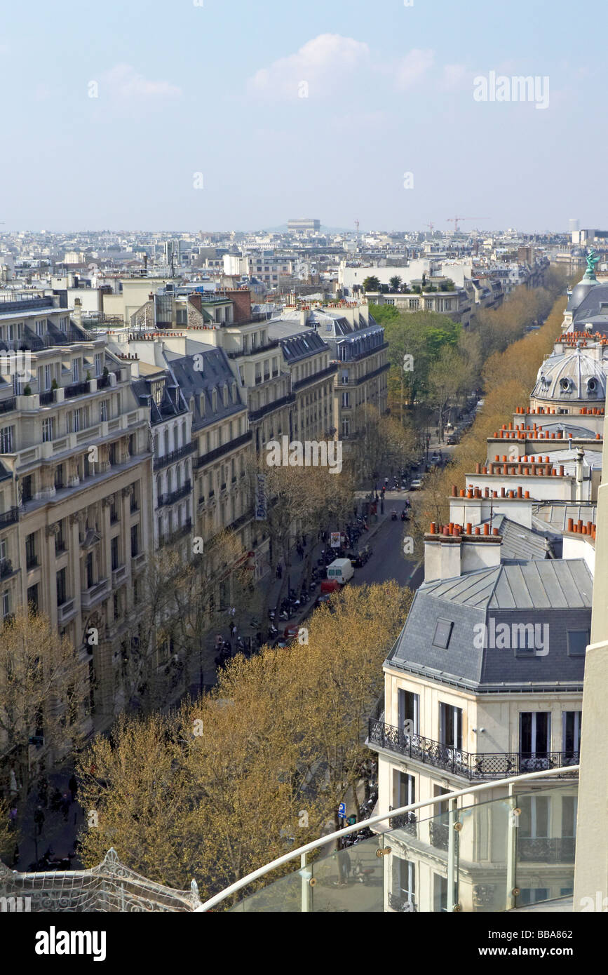 Der Boulevard Haussmann in Paris von der Dachterrasse des Kaufhauses Printemps Stockfoto