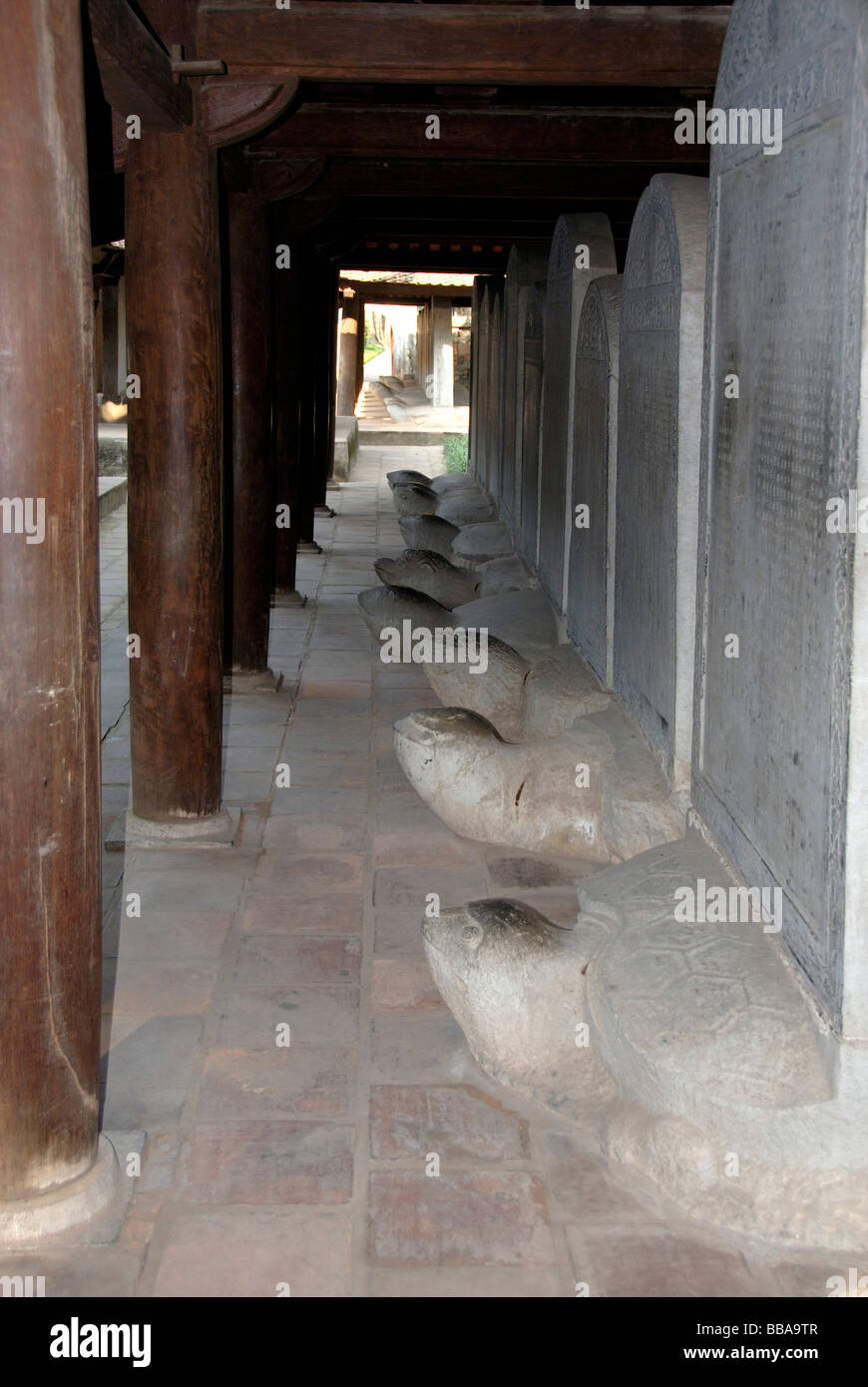 Alte Universität, Konfuzianismus, Steinsäulen ruht auf Stein Schildkröten, Literatur Tempel, Hanoi, Vietnam, Südostasien, Asien Stockfoto