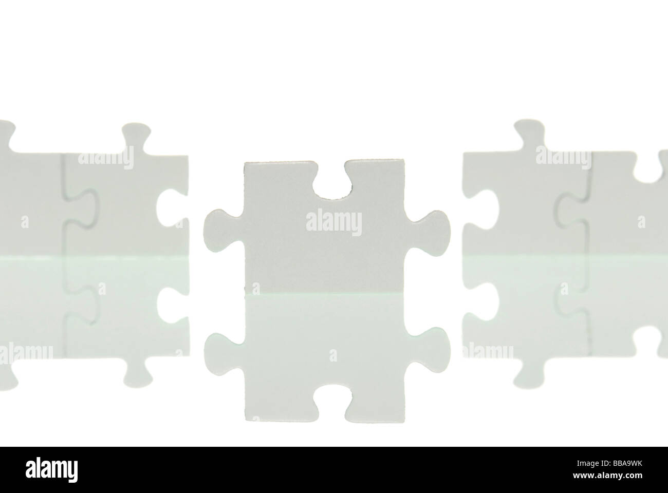Eine Reihe von Puzzle-Teile mit einem Beitritt Stück Stockfoto