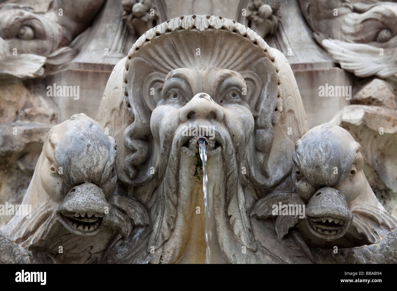 Grimfaced Oger in Brunnen aus dem 16. Jahrhundert, Piazza della Rotonda, Pantheon, Rom, Italien Stockfoto