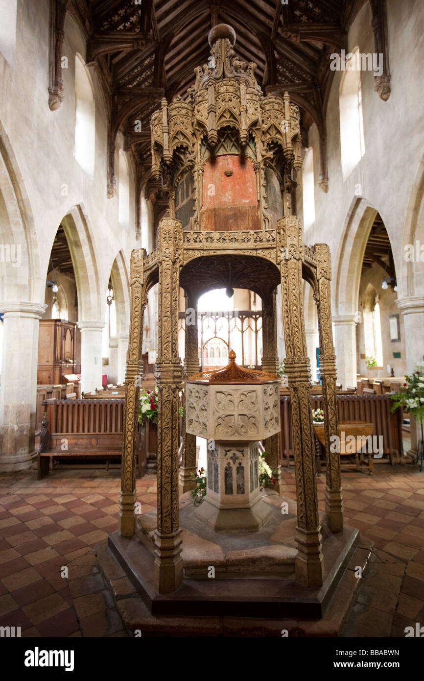 UK England Norfolk Trunch Dorf St Botolphs Pfarrei Kirche verzierten mittelalterlichen geschnitzten hölzernen Schriftart zu decken Stockfoto