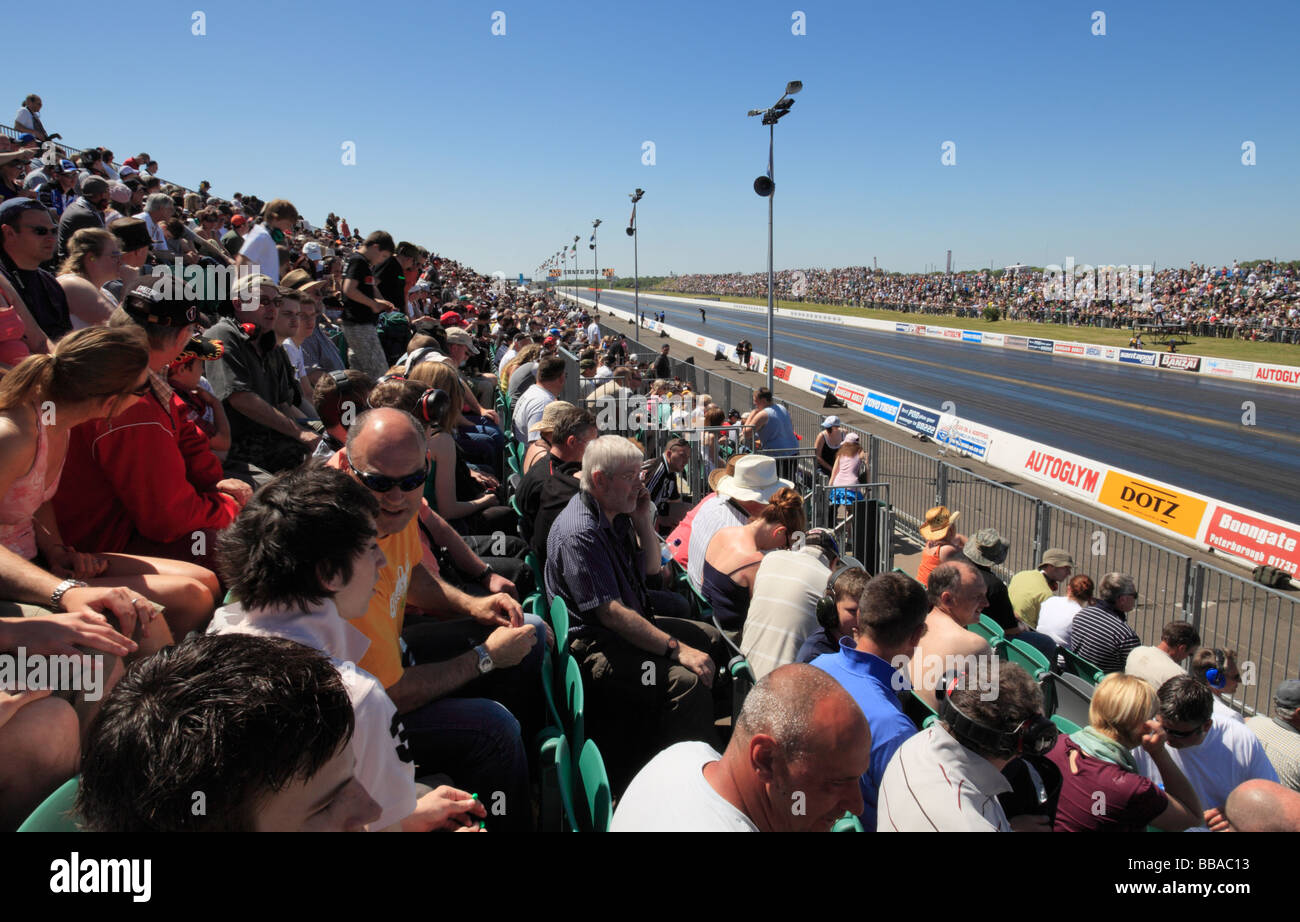 Zuschauer bei Santa Pod Raceway England UK. Stockfoto
