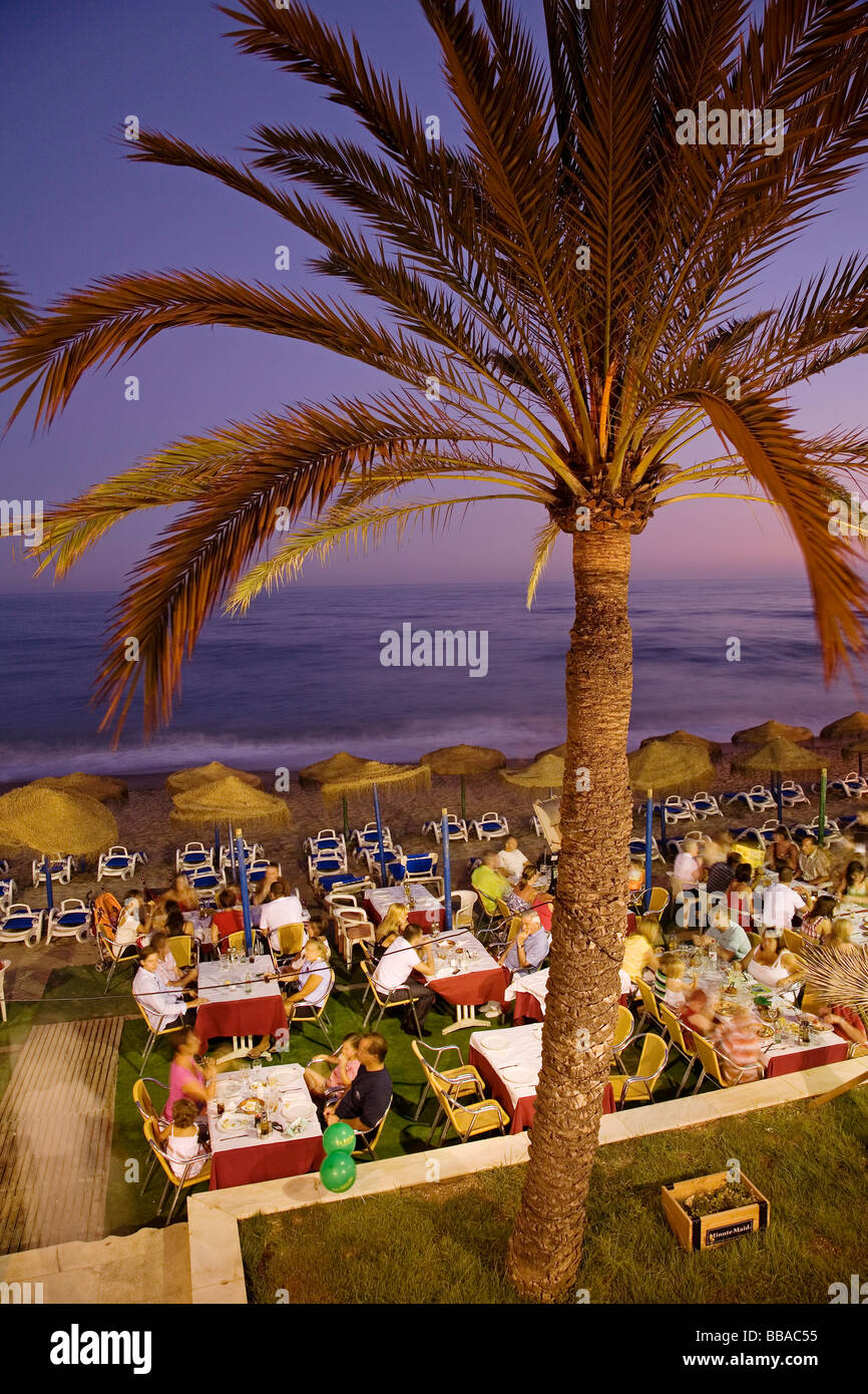 Strandpromenade von Marbella bei Dämmerung Málaga Sonnenküste Andalusien Spanien Stockfoto