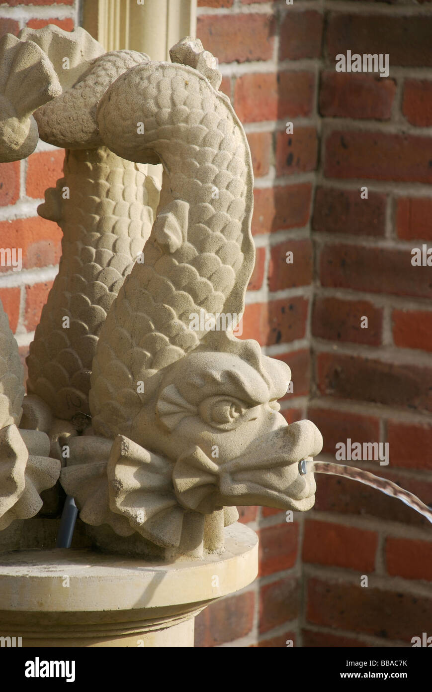 Fisch Brunnen Garten Ornament, South Hams, Devon, UK Stockfoto