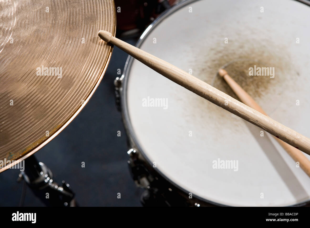 Detail der Drumsticks und ein Schlagzeug Stockfoto