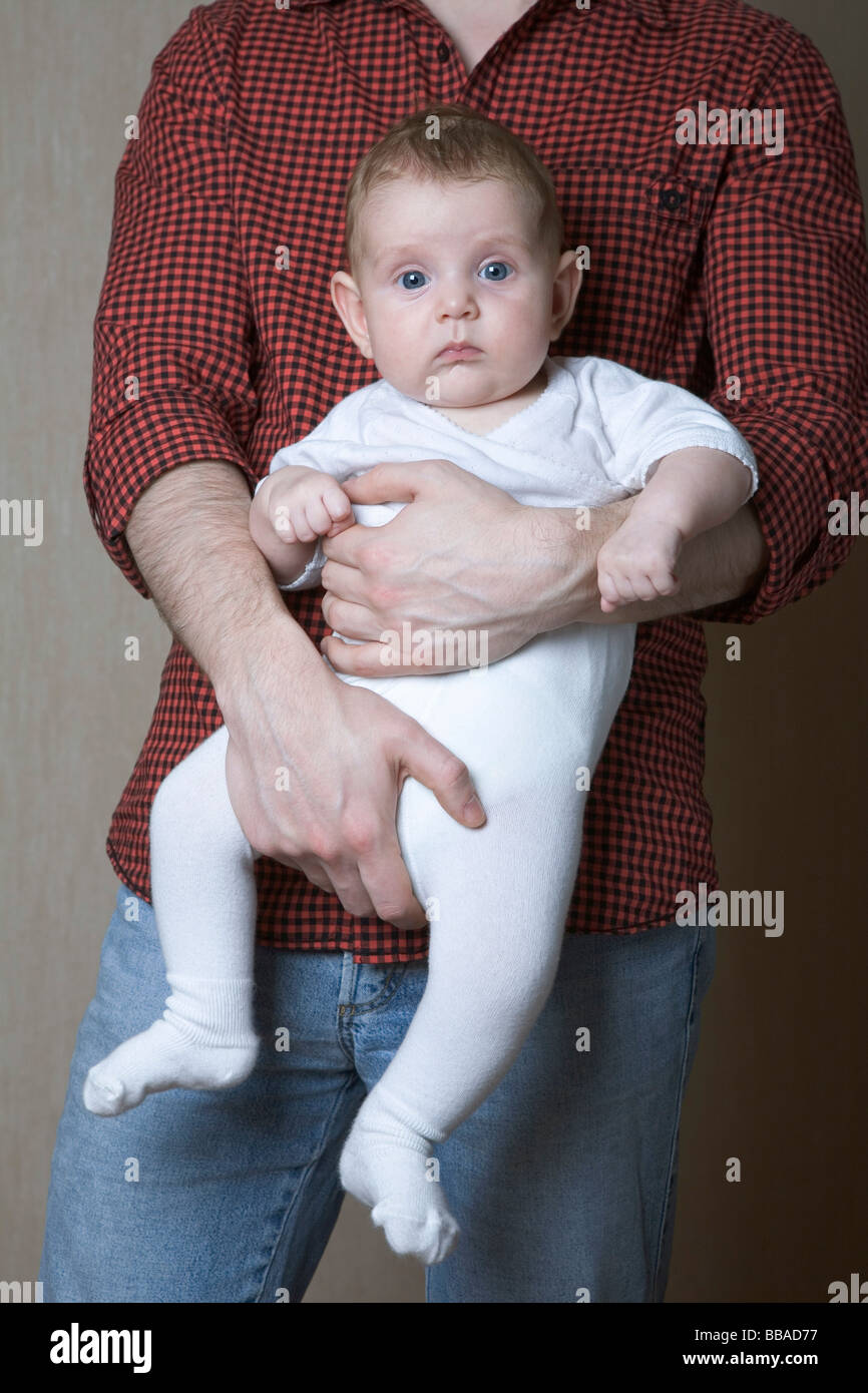 Ein Vater mit seinem Baby Sohn Stockfoto