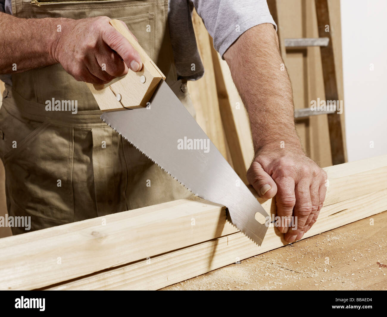 Detail eines Mannes Holz Sägen Stockfoto