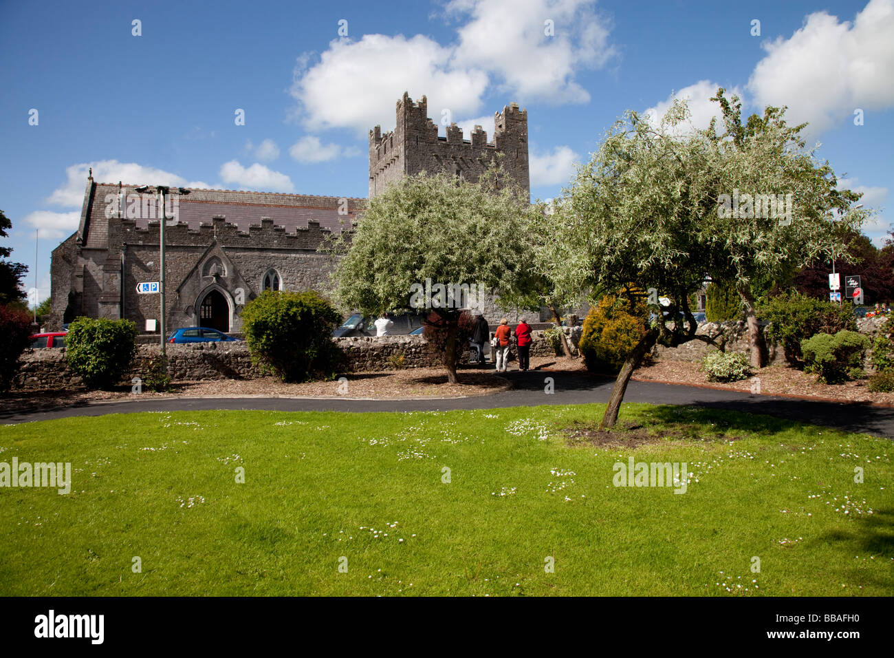 Park und Kirche Adare Dorf, County Limerick, Irland Stockfoto