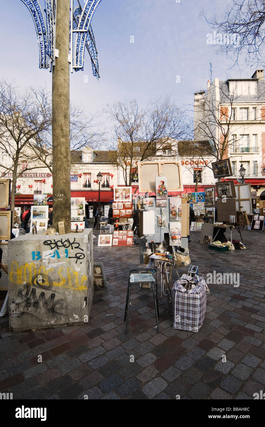 Künstler malen und verkaufen ihre Arbeiten für Touristen in Place Du Tertre, das Herzstück des Künstlerviertel Montmartre, Paris Stockfoto