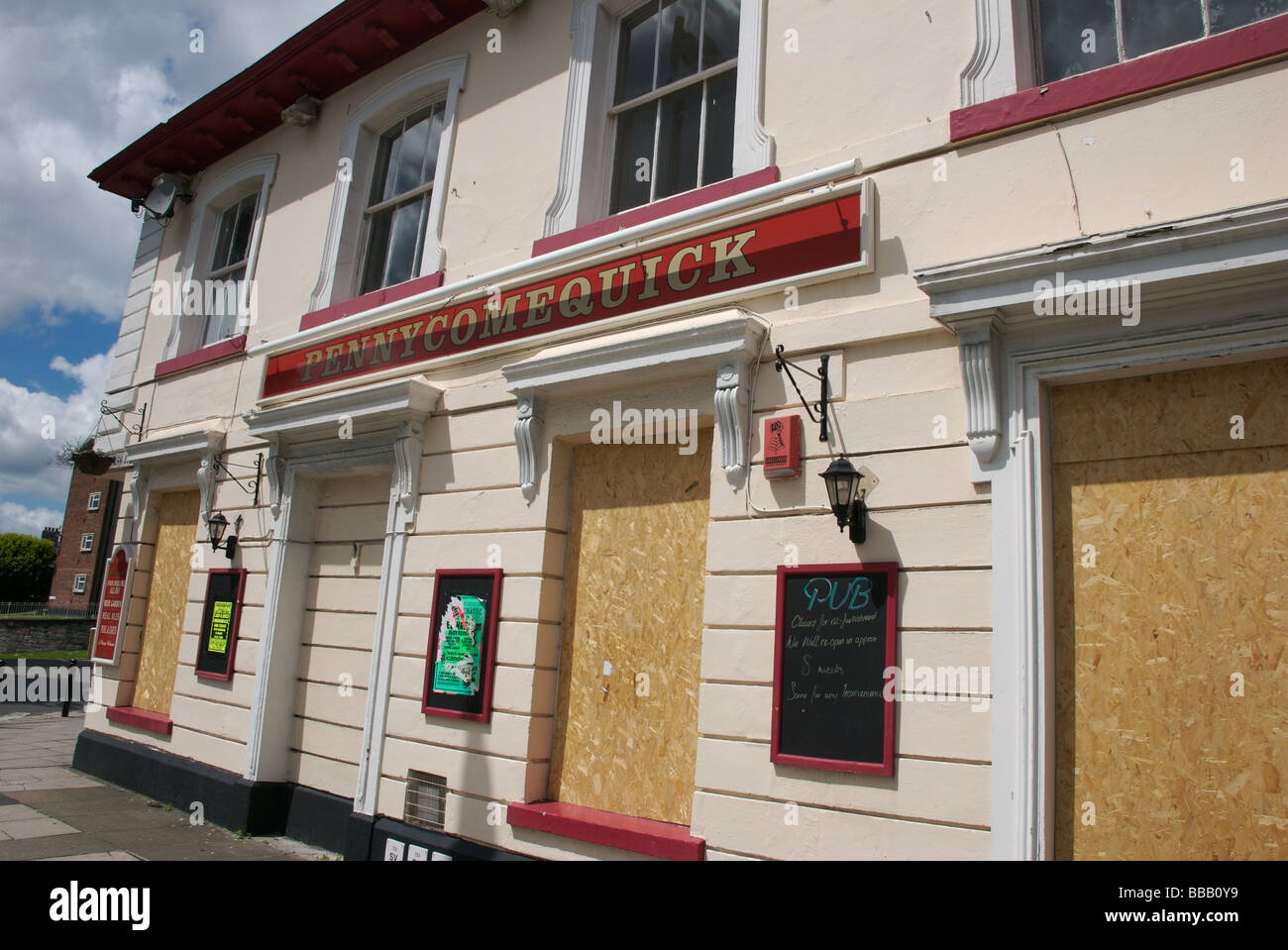 Die stillgelegten Pennycomequick Pub, Plymouth, Devon, UK Stockfoto