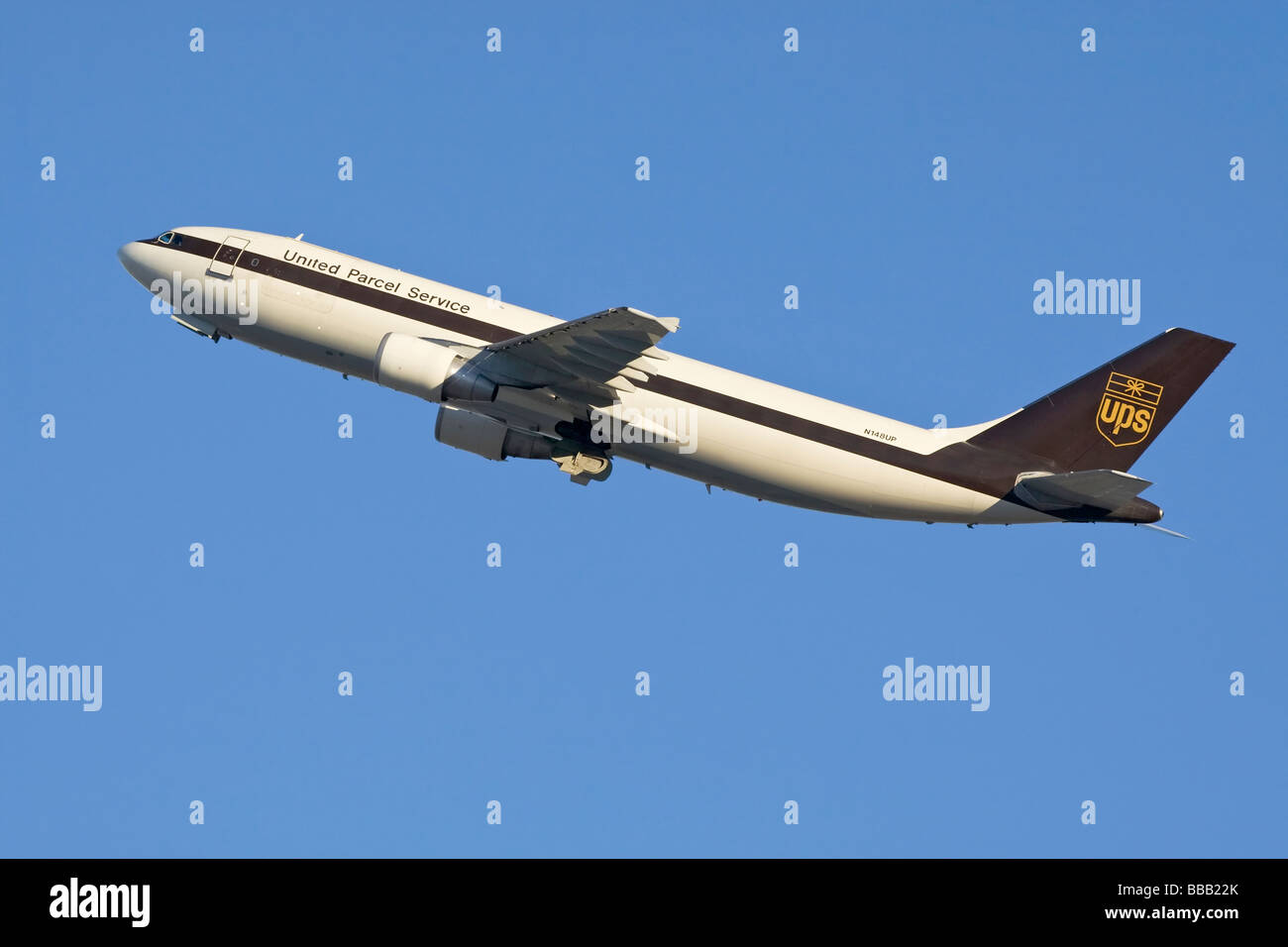 Ein Airbus A300 der UPS parcel Service immer in der Luft Stockfoto