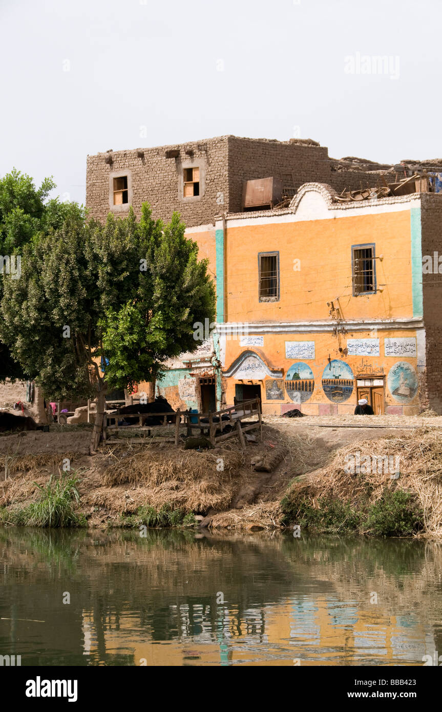 Nile River Ägypten Bauernhof Landwirtschaft Feld alte Bauerndorf auf dem Nil Stockfoto