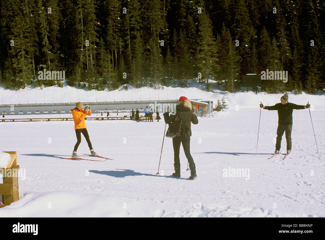 Langläufer nächster Biathlon im Whistler Olympic Park - Webseite von Vancouver 2010 Winter Games British Columbia Kanada Stockfoto