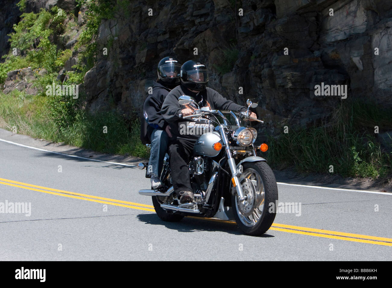 Zwei Reiten auf ein Touring-Motorrad Motorrad. Stockfoto