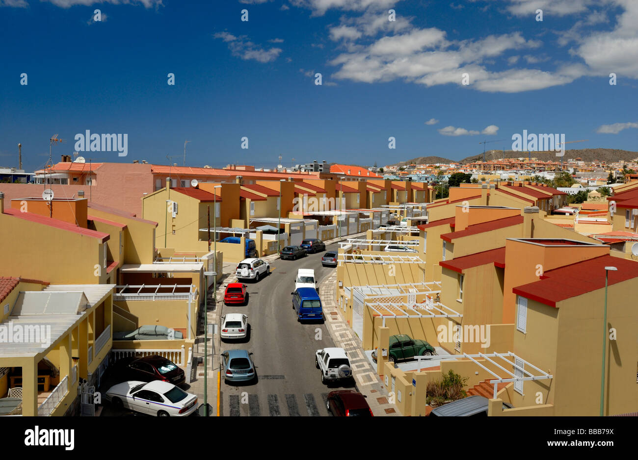 Die Neubauwohnungen in eine kleine Küstenstadt Dorf Arguineguin, Gran Canaria, Kanarische Inseln, Spanien, Europa. Stockfoto