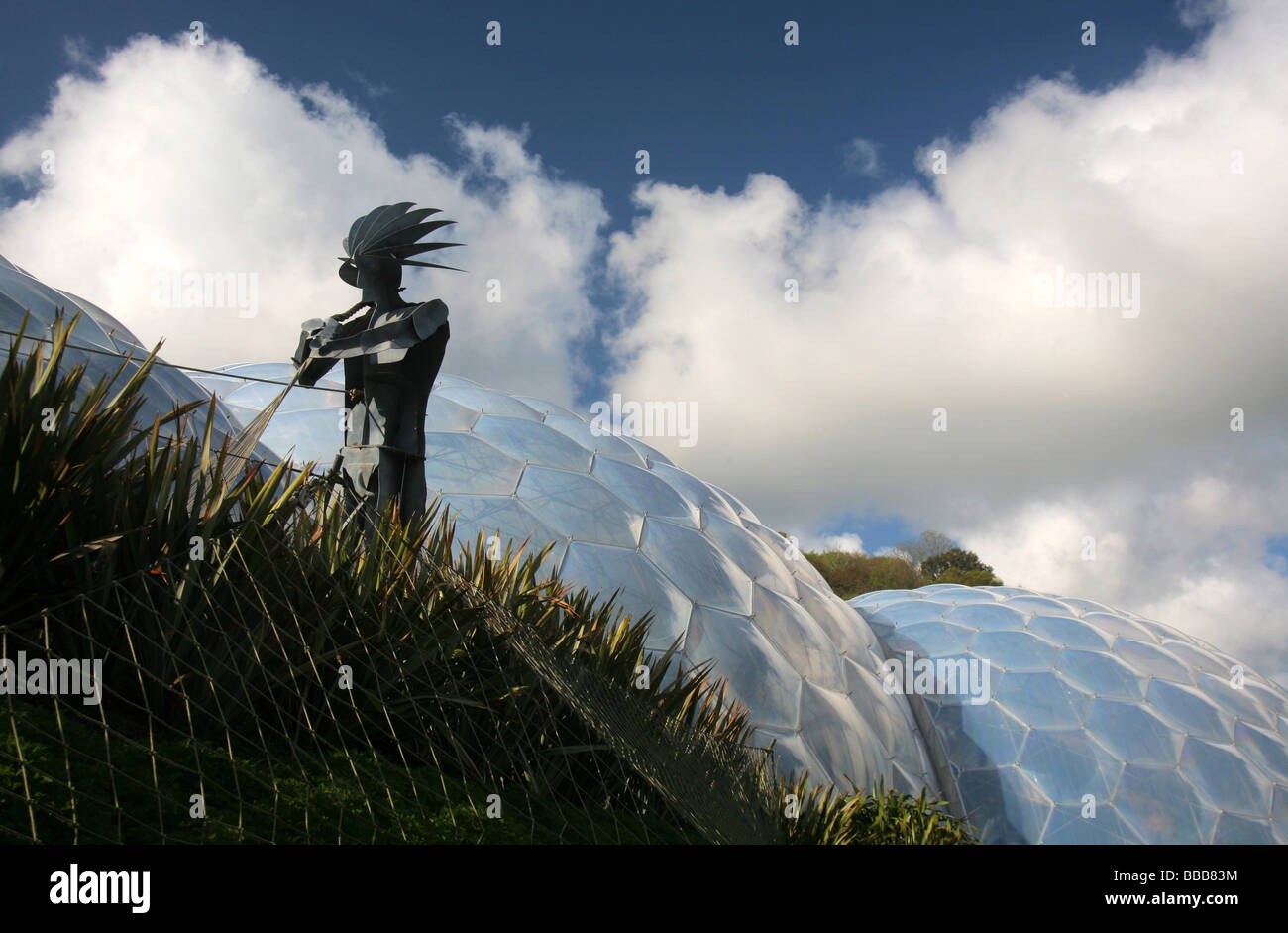 Skulptur im Eden Project, in der Nähe von St Austell, Cornwall, England, UK. Stockfoto