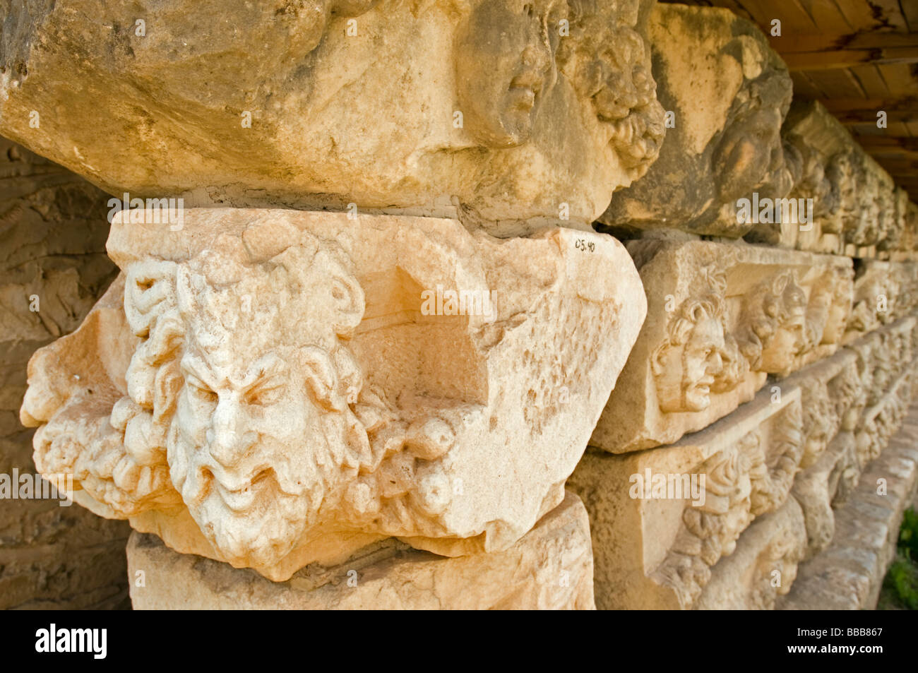 Gesicht-Reliefs aus antiken Stadt Aphrodisias, Aydin, Türkei Stockfoto