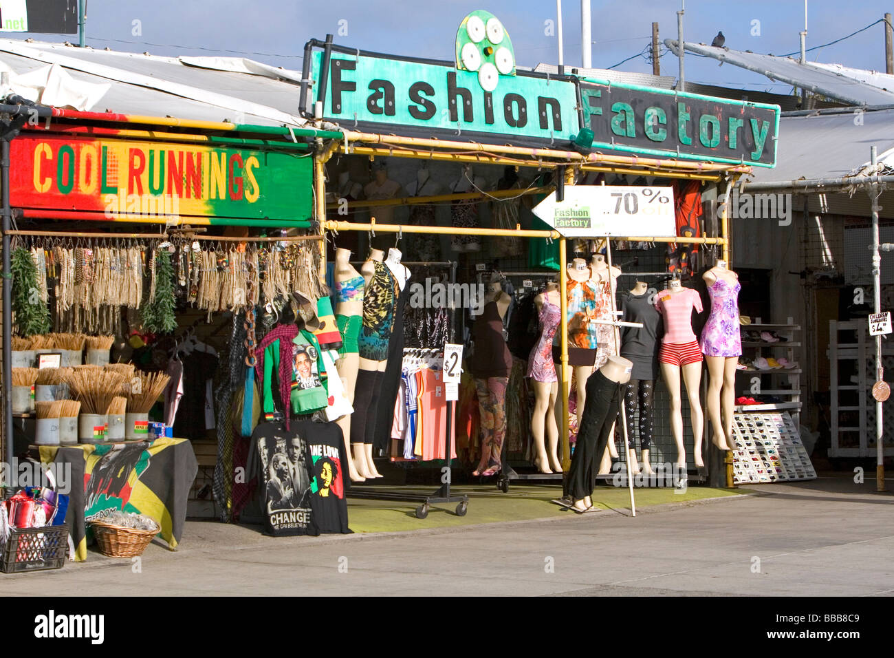 Menschen und Boardwalk Einzelhandelsflächen im Venice Beach Los Angeles Kalifornien Stockfoto