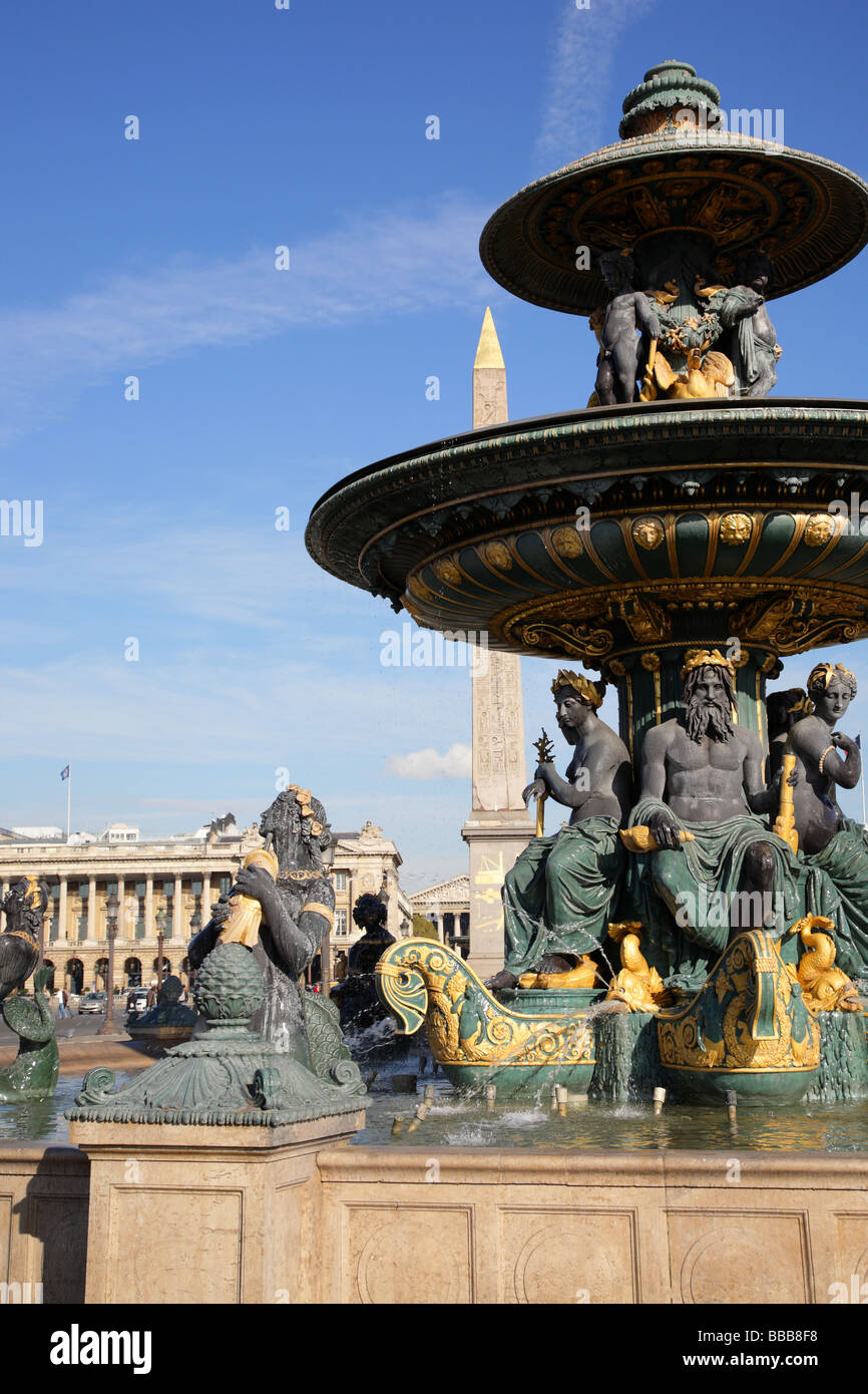 großer Brunnen am Place de Concorde Paris Stockfoto