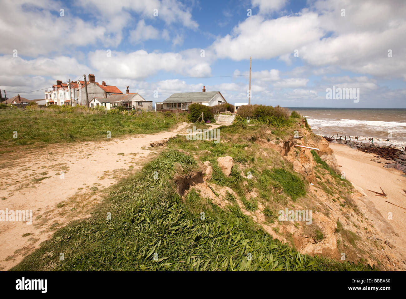 UK England Norfolk Happisburgh Versagen Küstenerosion Verteidigung drohenden Klippen Eigenschaften Stockfoto