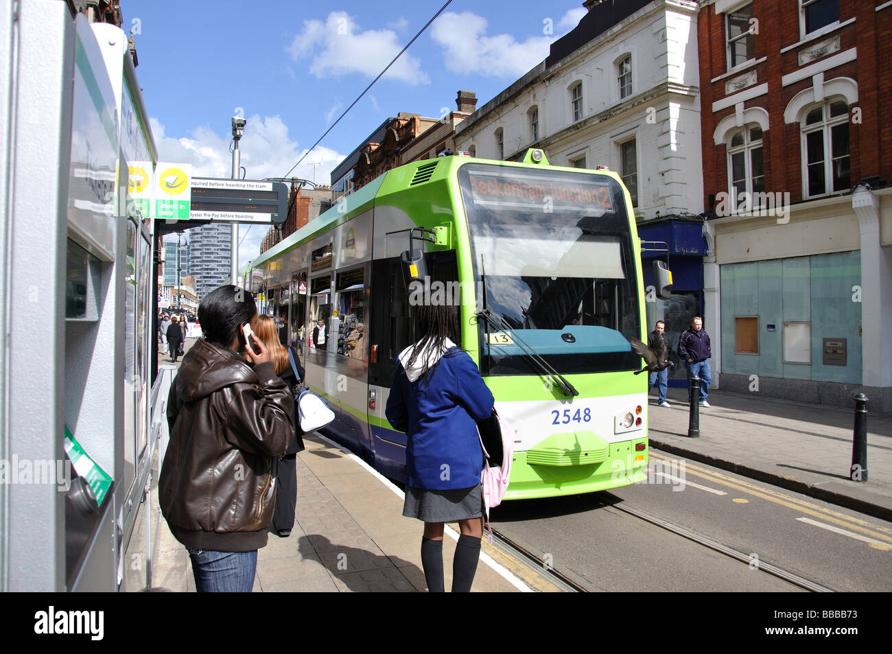 Tramlink trainiert, George Street, Croydon, London Borough of Croydon, Greater London, England, Vereinigtes Königreich Stockfoto