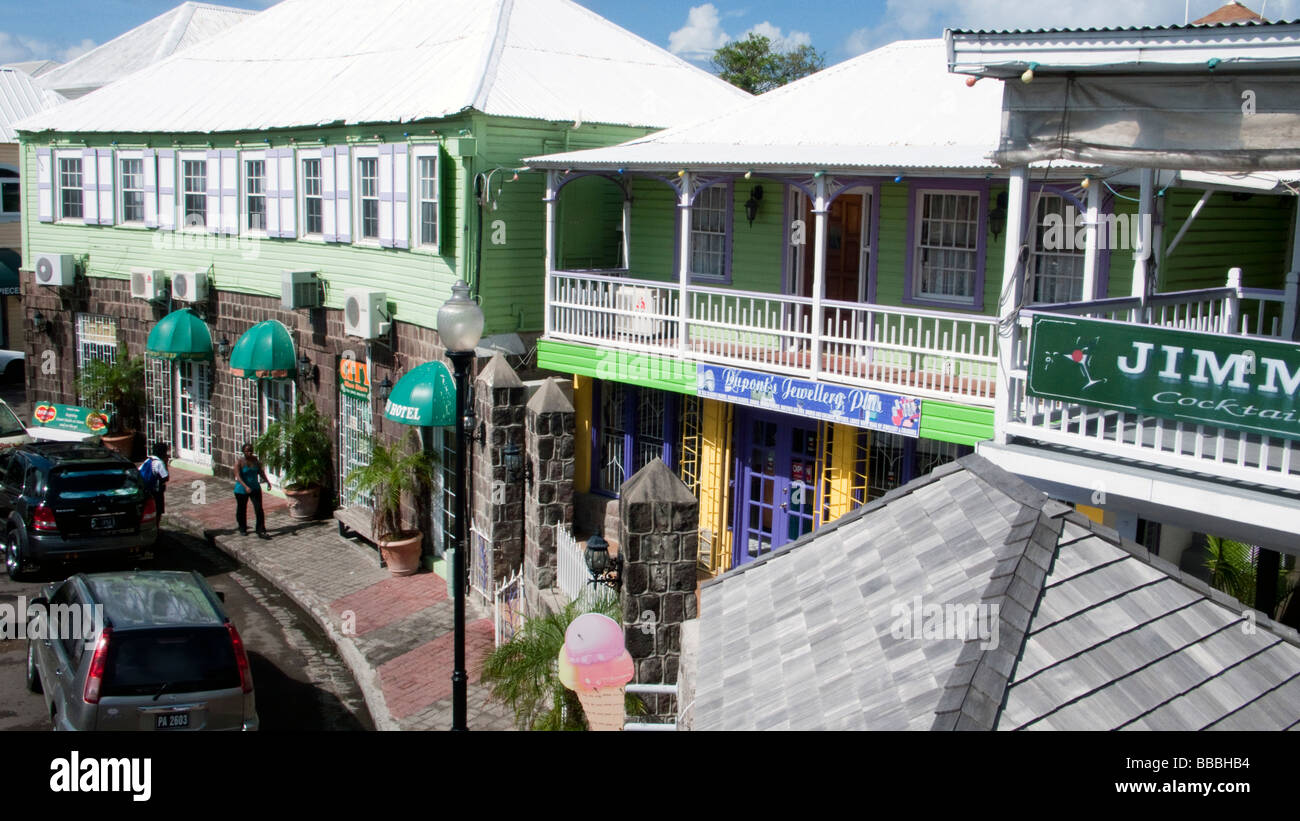 Stein und Pastell Farbe Holz Blechdach Gebäude The Circus zentralen Basseterre Hauptstadt St. Kitts Stockfoto