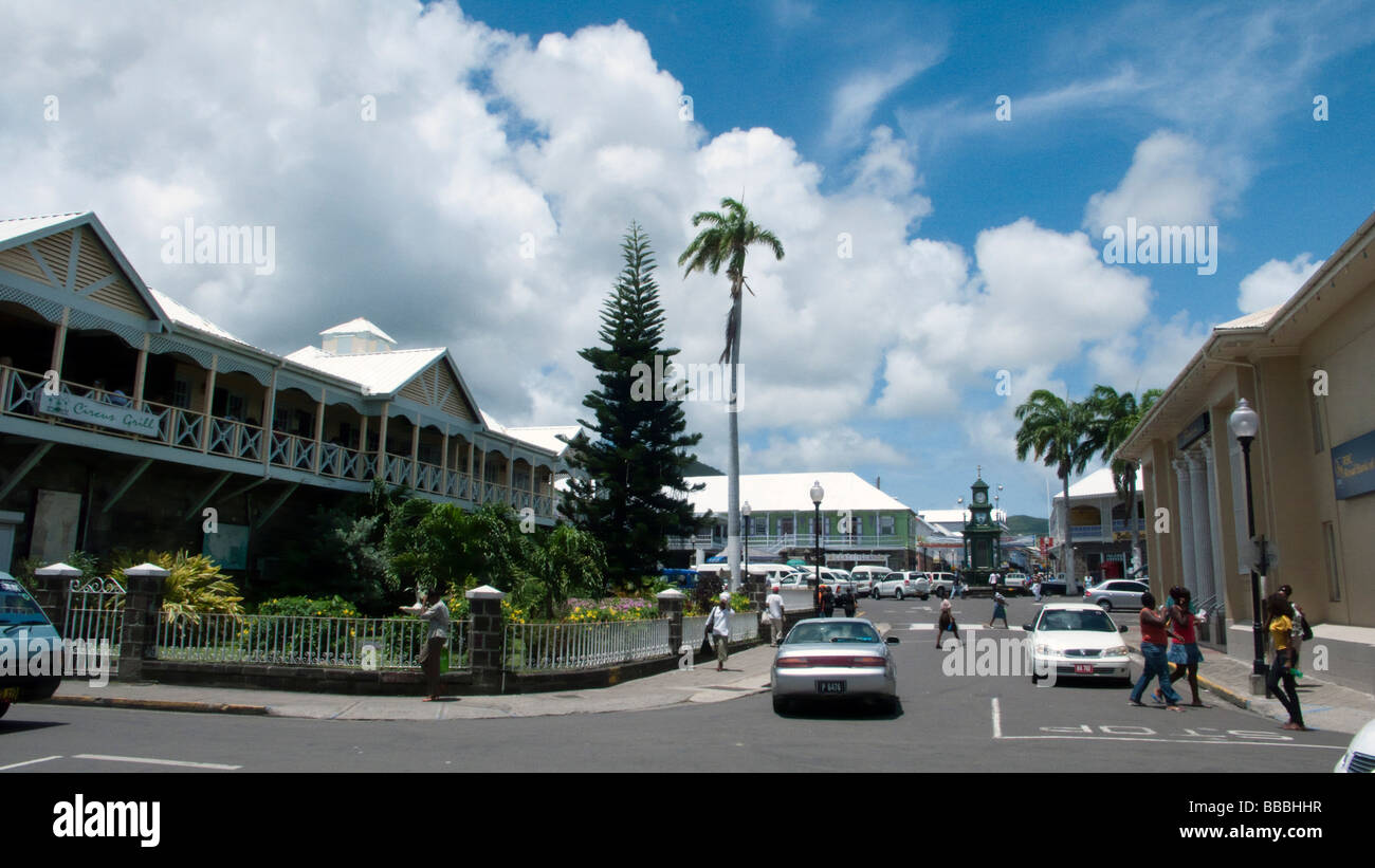 Zirkus-Grill-Restaurant und Berkeley Gedenkbrunnen schwimmen und Clocktower Basseterre, St. Kitts Stockfoto