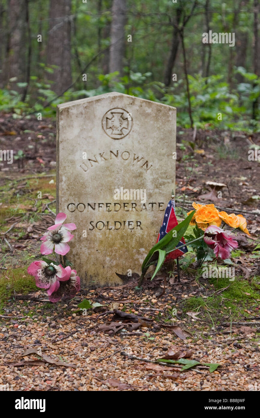 Natchez Trace Parkway, Meile 269, in der Nähe von Tupelo, Mississippi, Vereinigte Staaten.  Grabstein für unbekannte konföderierten Soldaten. Stockfoto