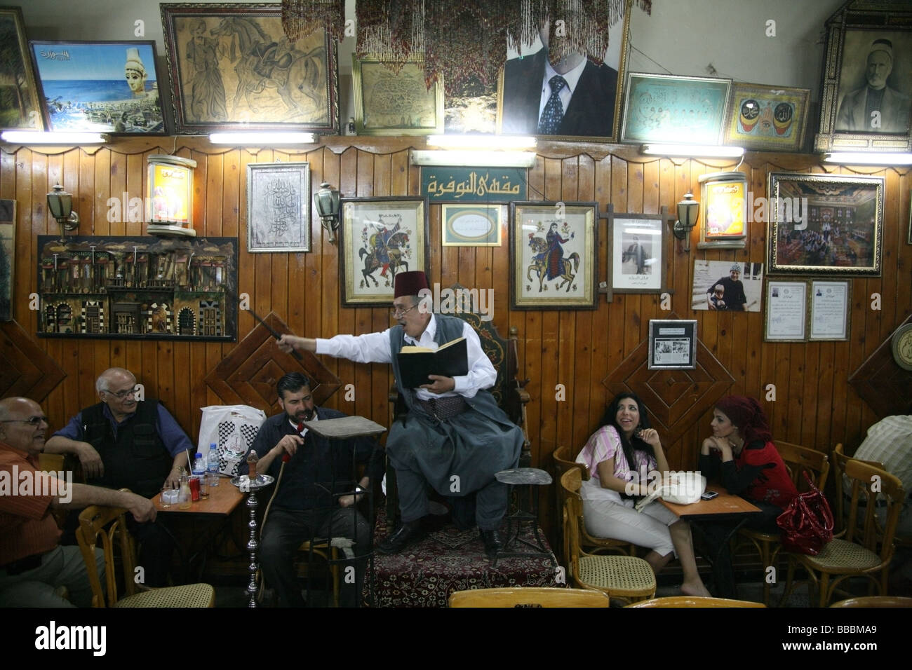 Traditionelle Geschichtenerzähler oder "Hakawati" an der Al - Nawfars Kaffee-Haus-Damaskus Stockfoto