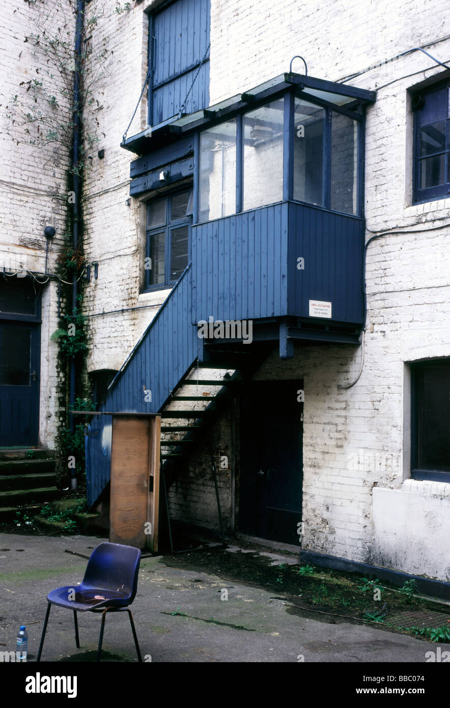 Treppe zum ersten Obergeschoss die Büros in der Altstadt von Kings Cross Stockfoto