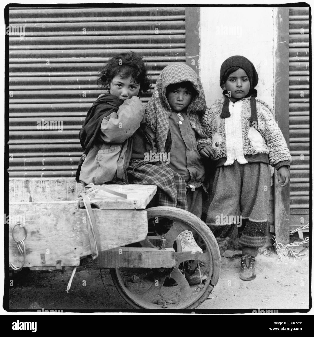 Indien, Ladakh, Leh, Porträt von Kleinkindern. Stockfoto