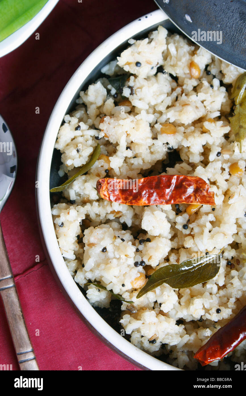 Reis-Upma ist ein Süd-indischen Frühstücksgericht. Stockfoto Reis-Upma ist ein Süd-indischen Frühstücksgericht. Stockfoto