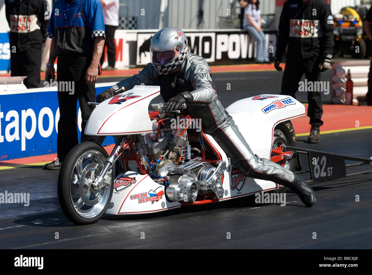 Roman Sixta der Tschechischen Republik auf schnelle Katze 2600cc beim Main Event, FIA European Drag Racing auf dem Santa Pod Raceway Stockfoto