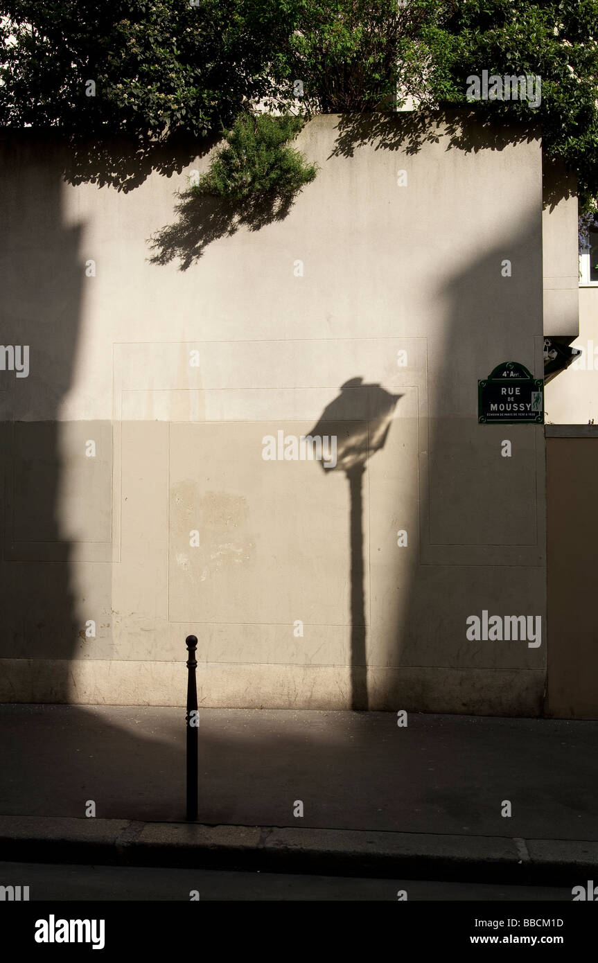 Schatten in Paris Street Stockfoto
