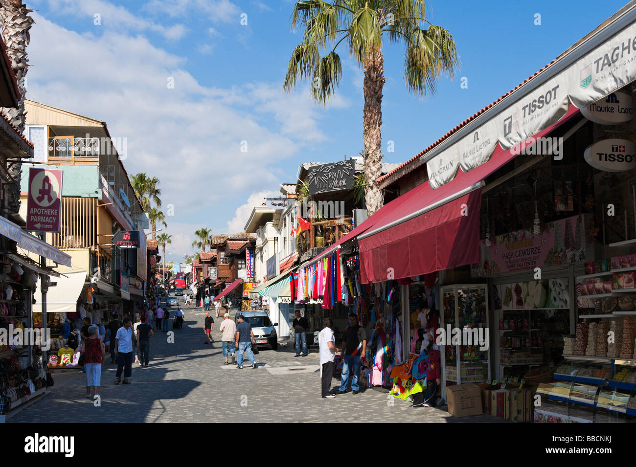 Geschäfte an der Hauptstraße in der Altstadt, die Seite, die Mittelmeerküste, Türkei Stockfoto