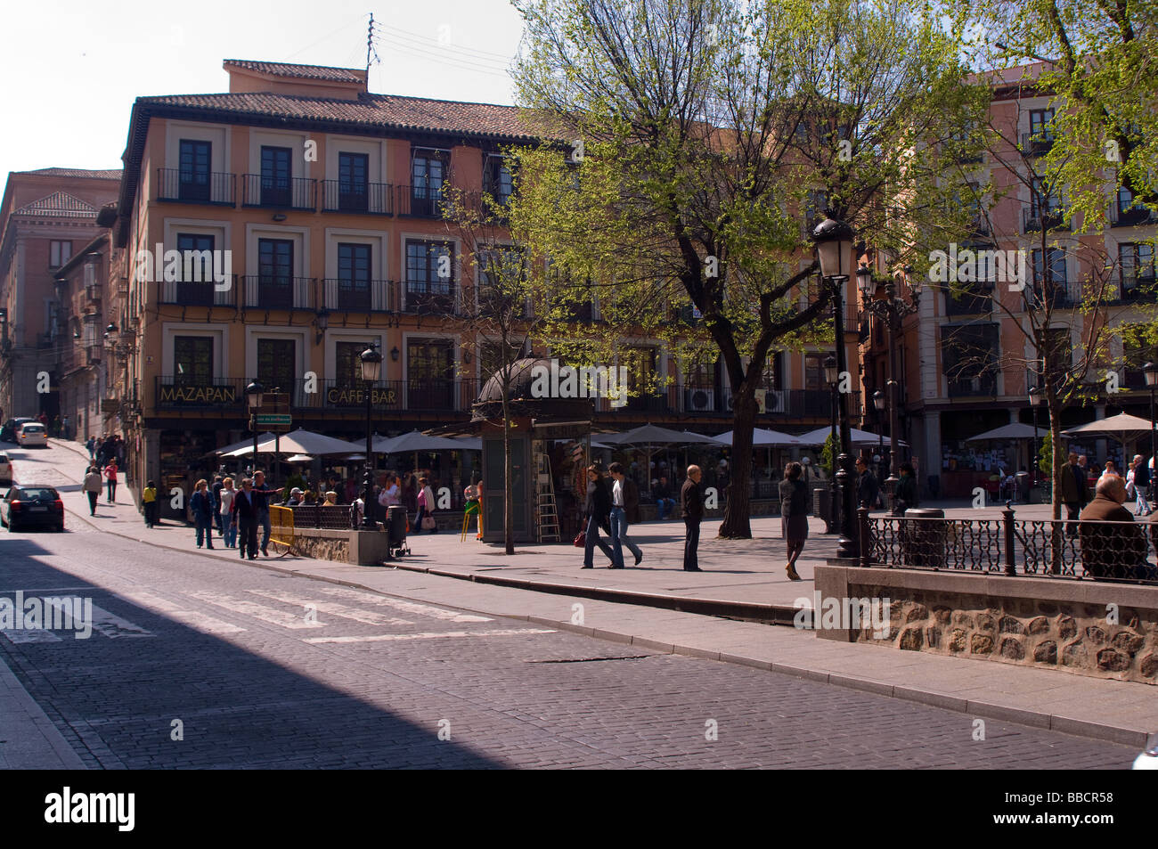 Toledo, Plaza de Zocodover, beliebte Lugar de La Réunion En El Centro De La Ciudad, entblößt Con Distintos y restaurantes Stockfoto