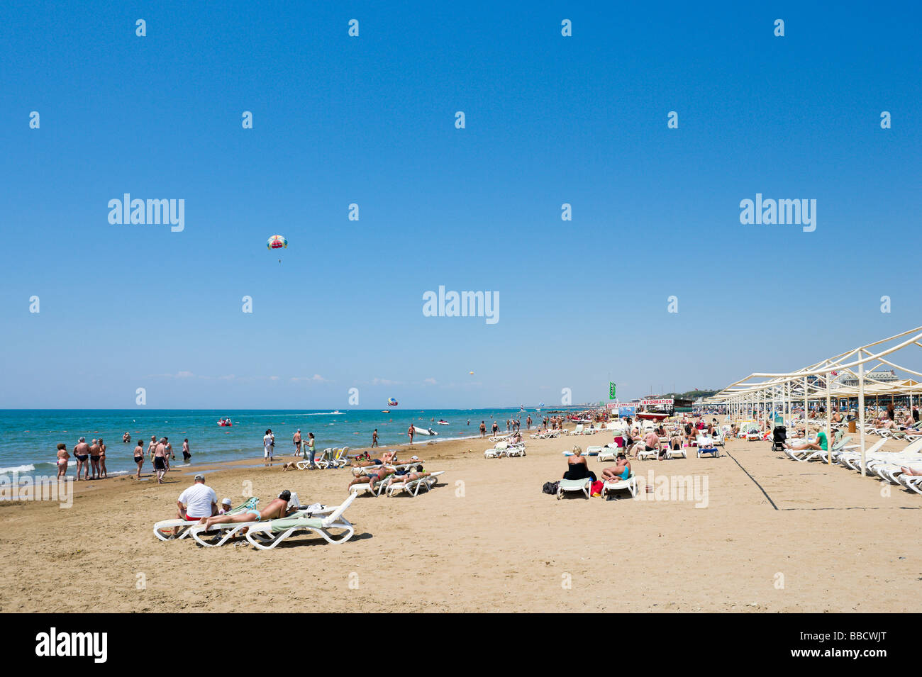 Strand im Westen von Side, Mittelmeerküste, Türkei Stockfoto