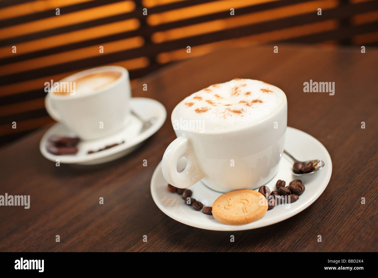Zwei Tassen Kaffee Stockfotografie Alamy