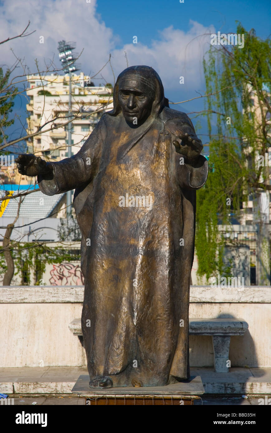 Statue von Mutter Teresa an der Universität in Tirana-Albanien-Europa Stockfoto