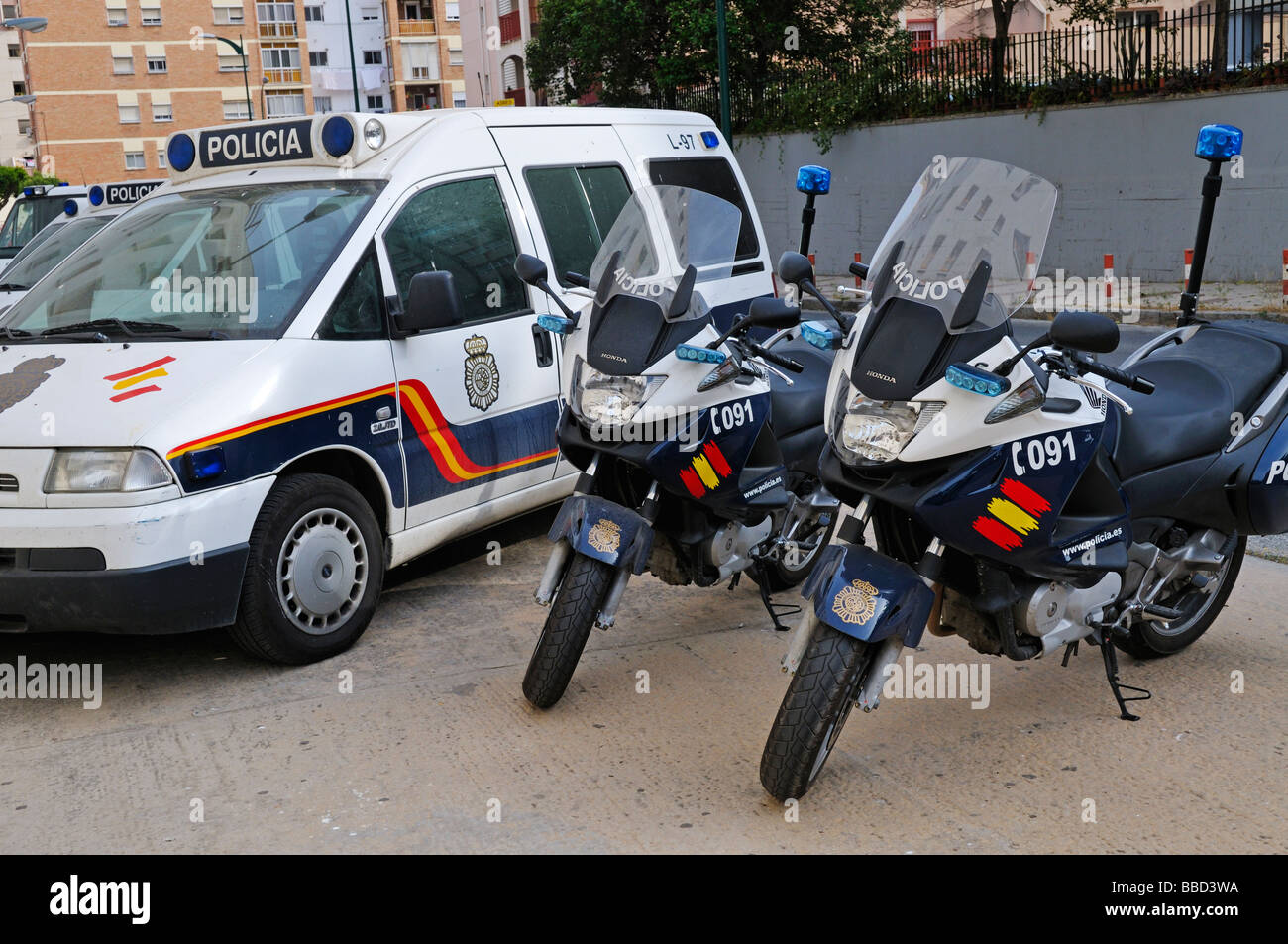 Geparkten Polizeiwagen und Motorräder in Malaga Spanien Stockfoto