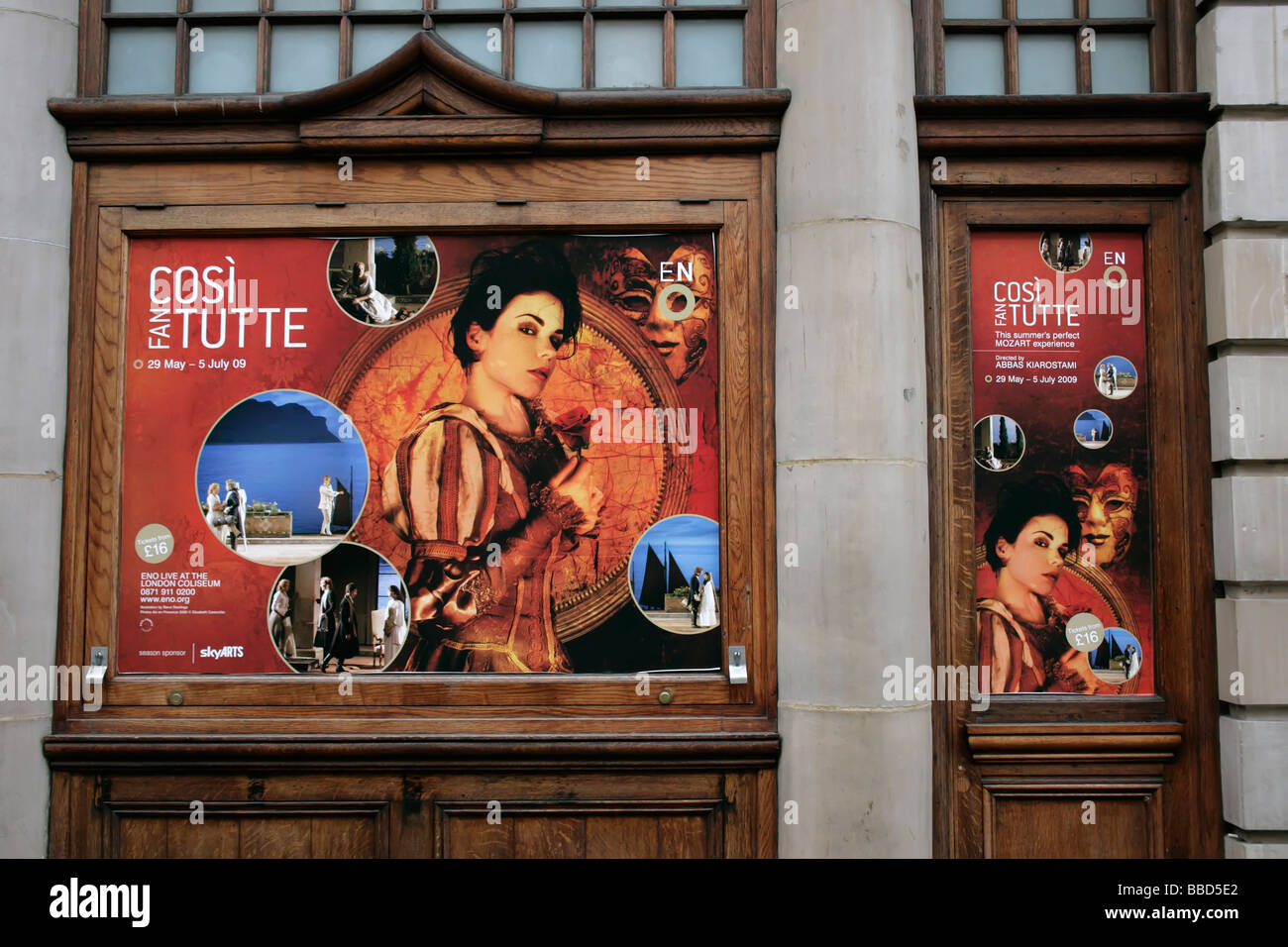 Plakate für die English National Opera Così Fan Tutte im London Coliseum, 2009 Stockfoto
