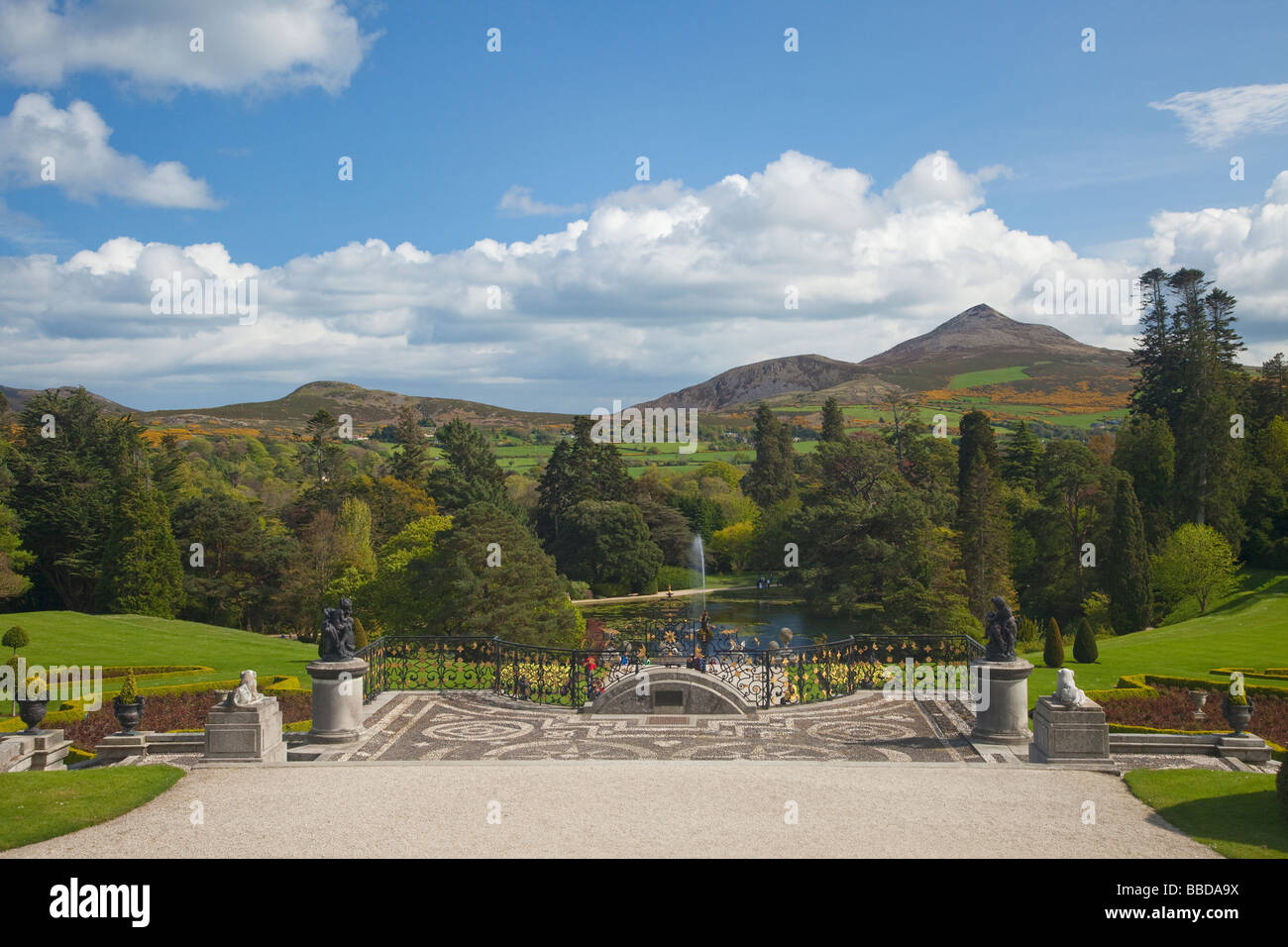 Powerscourt Gardens und Zuckerhut Co County Wicklow Irland Irland Irland Stockfoto