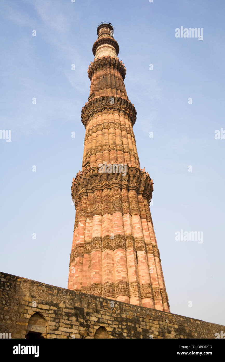 Der Qutb Minar Turm im Qutb Minar-Komplex, Delhi, Indien Stockfoto