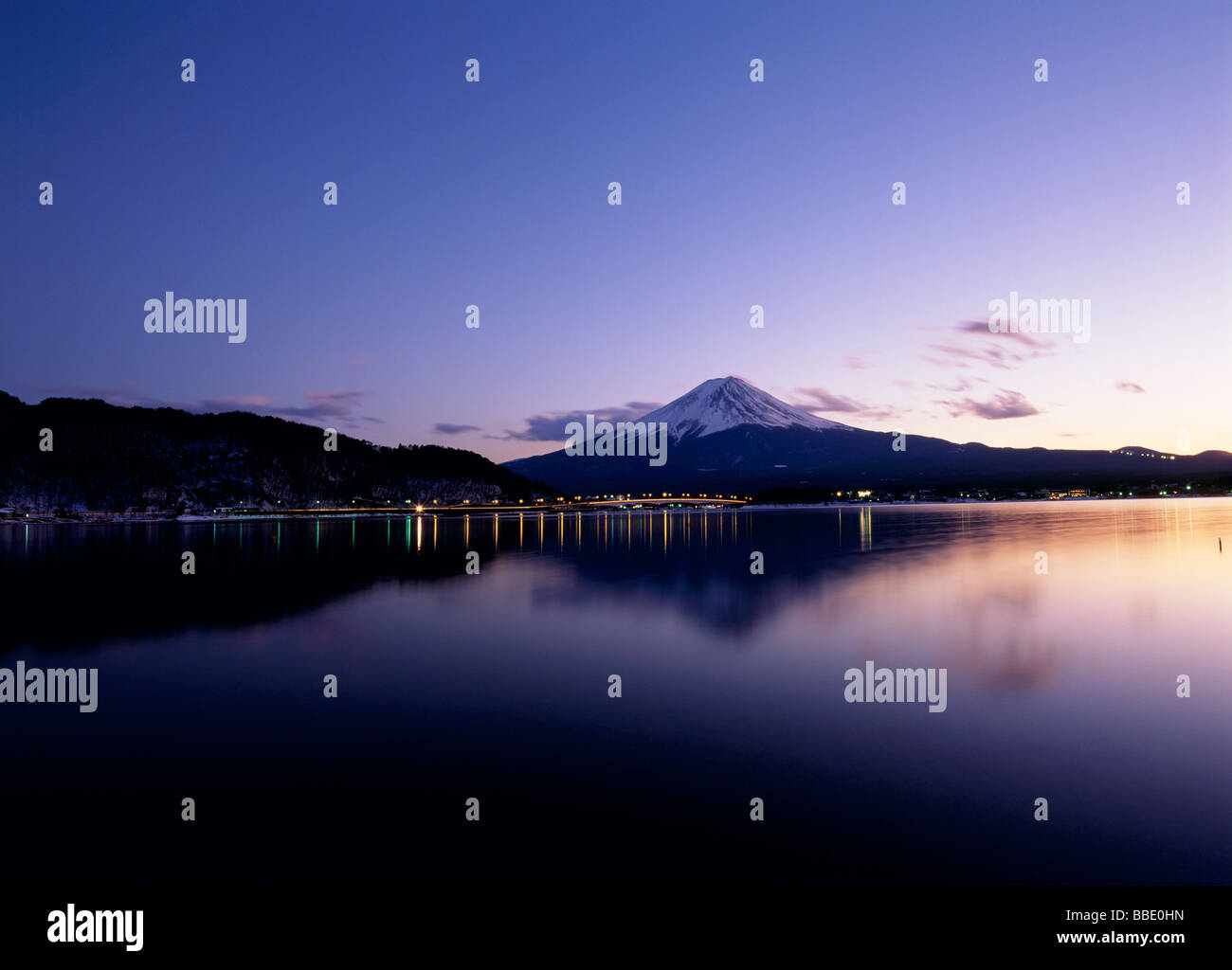 Mt.Fuji und abends Leuchten Stockfoto