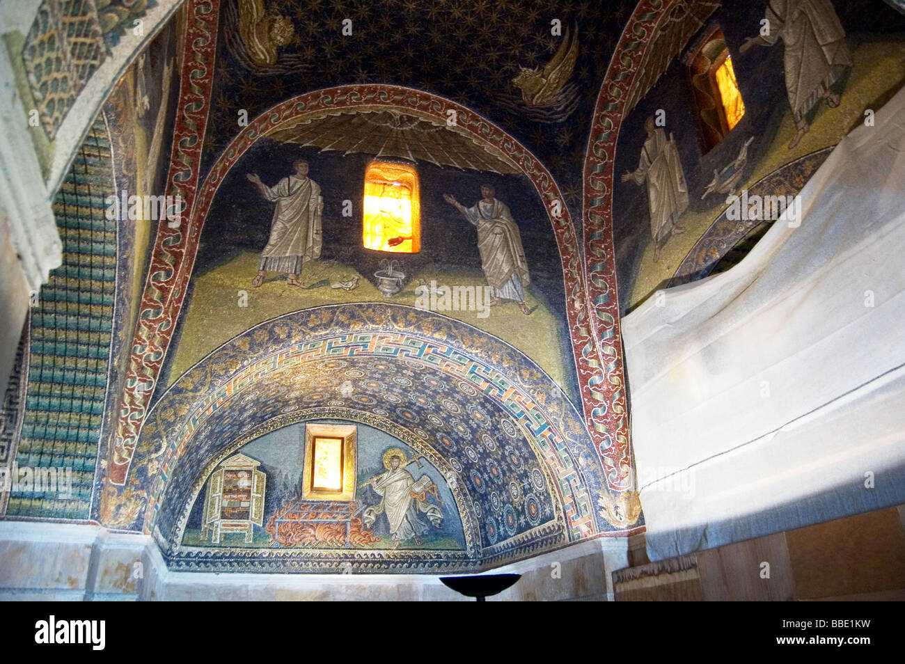 Mosaike aus Mausoleo di Galla Galla, Ravenna, Italien Stockfoto